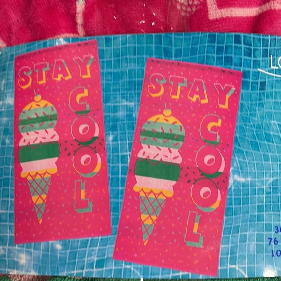 Loft by Loftex Stay Cool Set of 2 Beach Towels - Picture 2 of 5